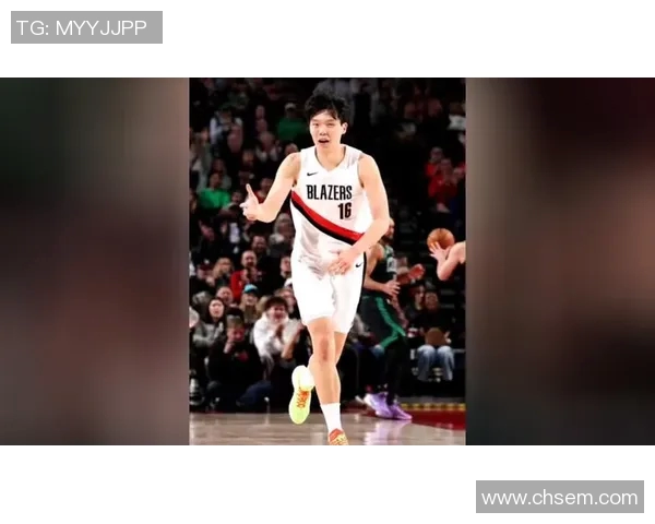 首分！杨瀚森第三节替补登场，随即稳稳命中底角三分